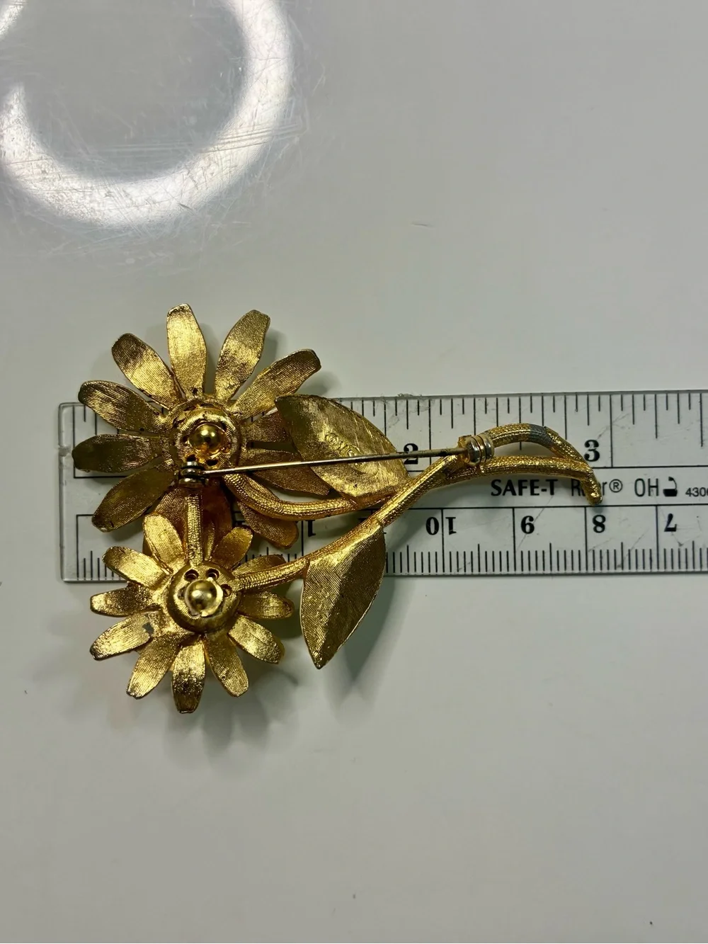 Retro Gold-Tone White Daisy Flower Brooch with Green Enamel Leaves MCM Hippie